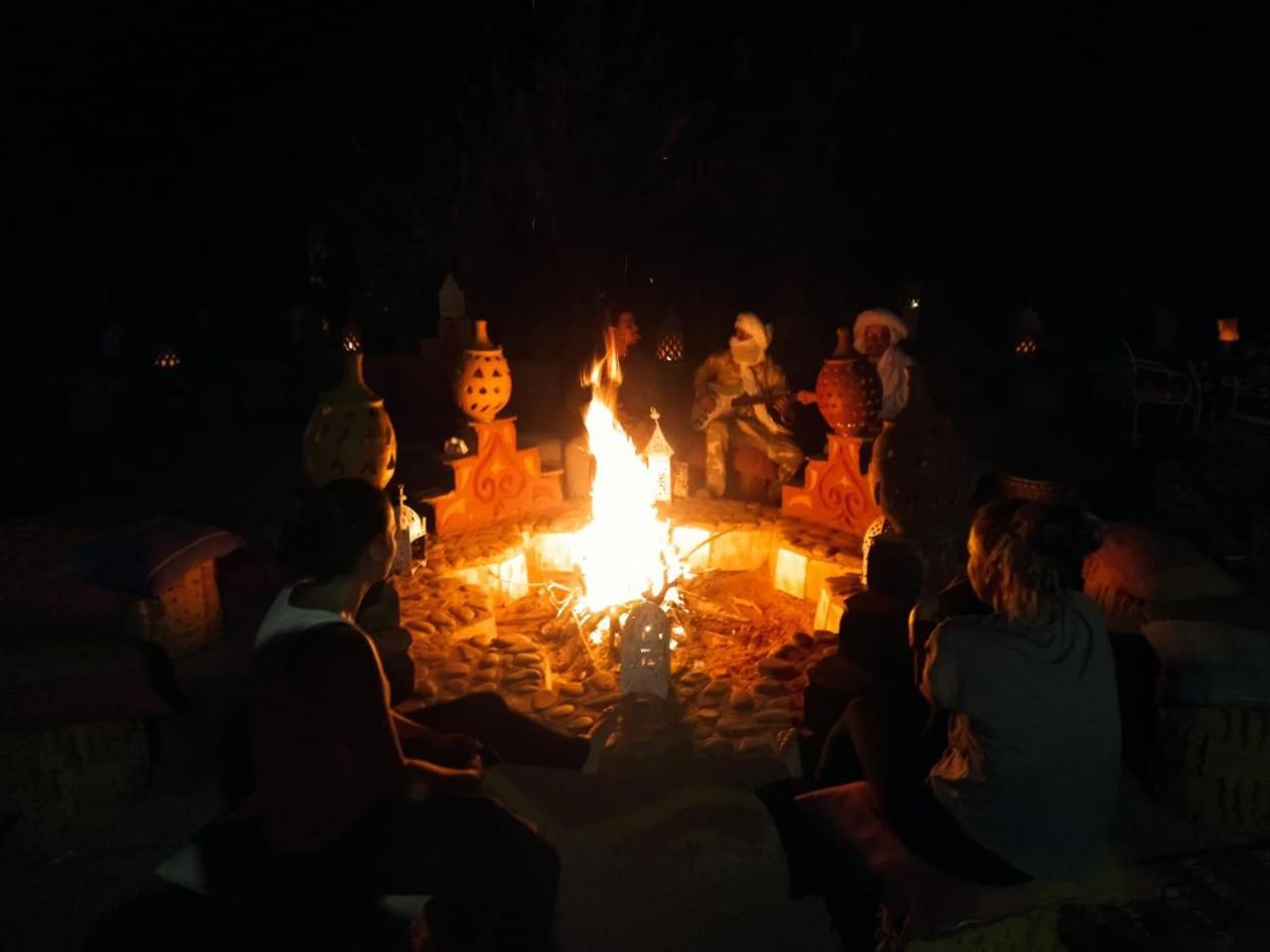 Desert Bivouac Mhamid Bagian luar foto