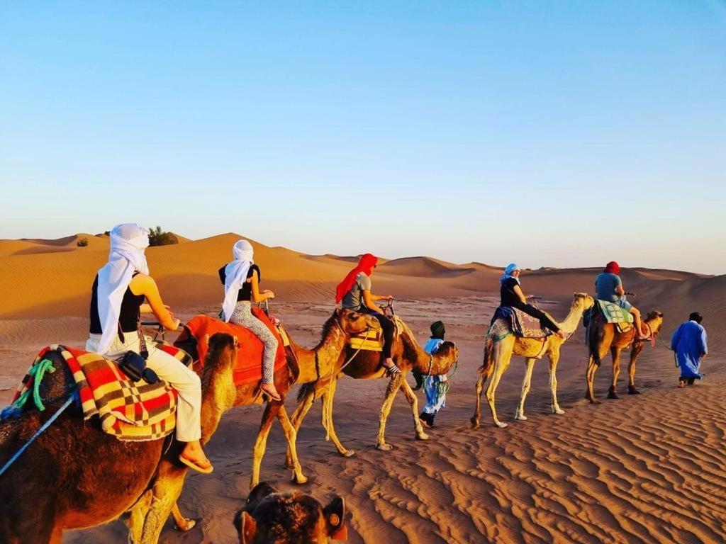 Desert Bivouac Mhamid Bagian luar foto